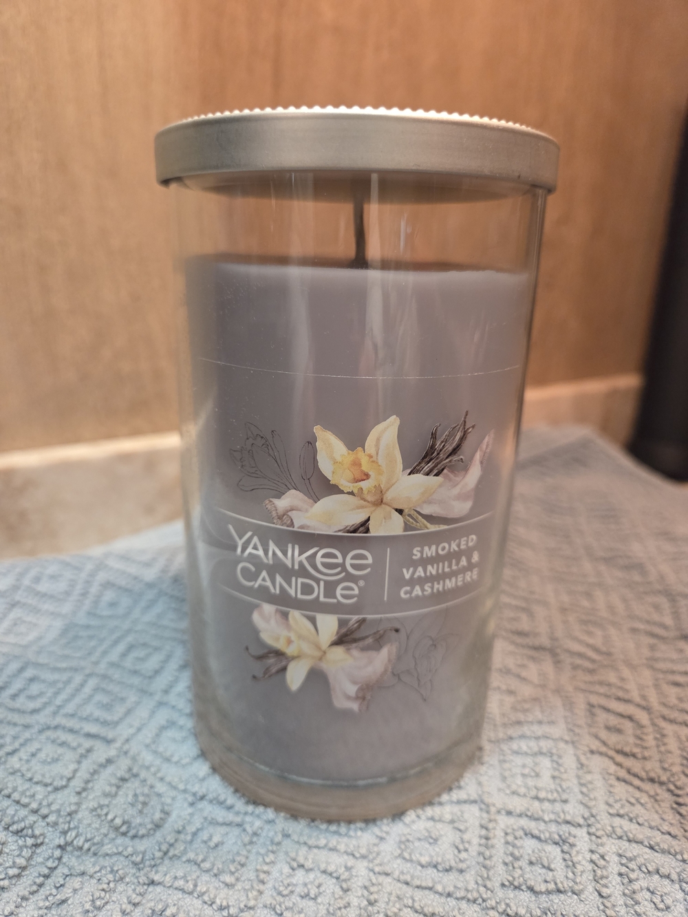 Yankee Candle Smoked Vanilla & Cashmere Candle - Gray
